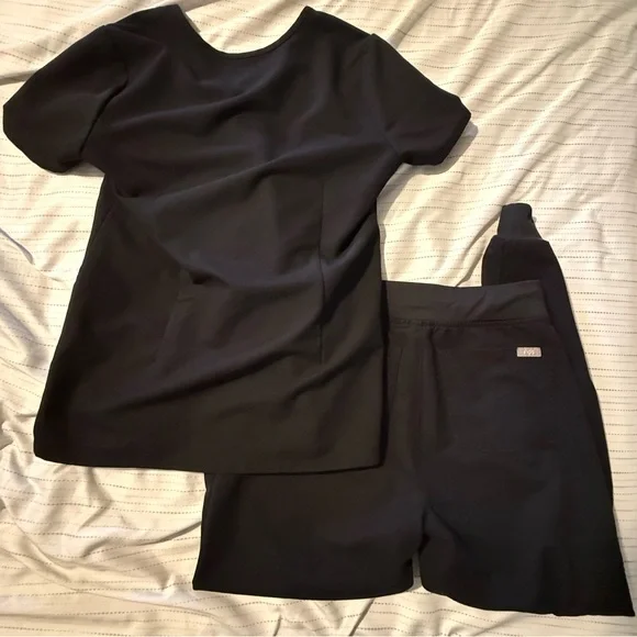 Figs Scrub Set Catarina Top and Zamora Joggers Pants Black Women's size XS - Picture 4 of 4